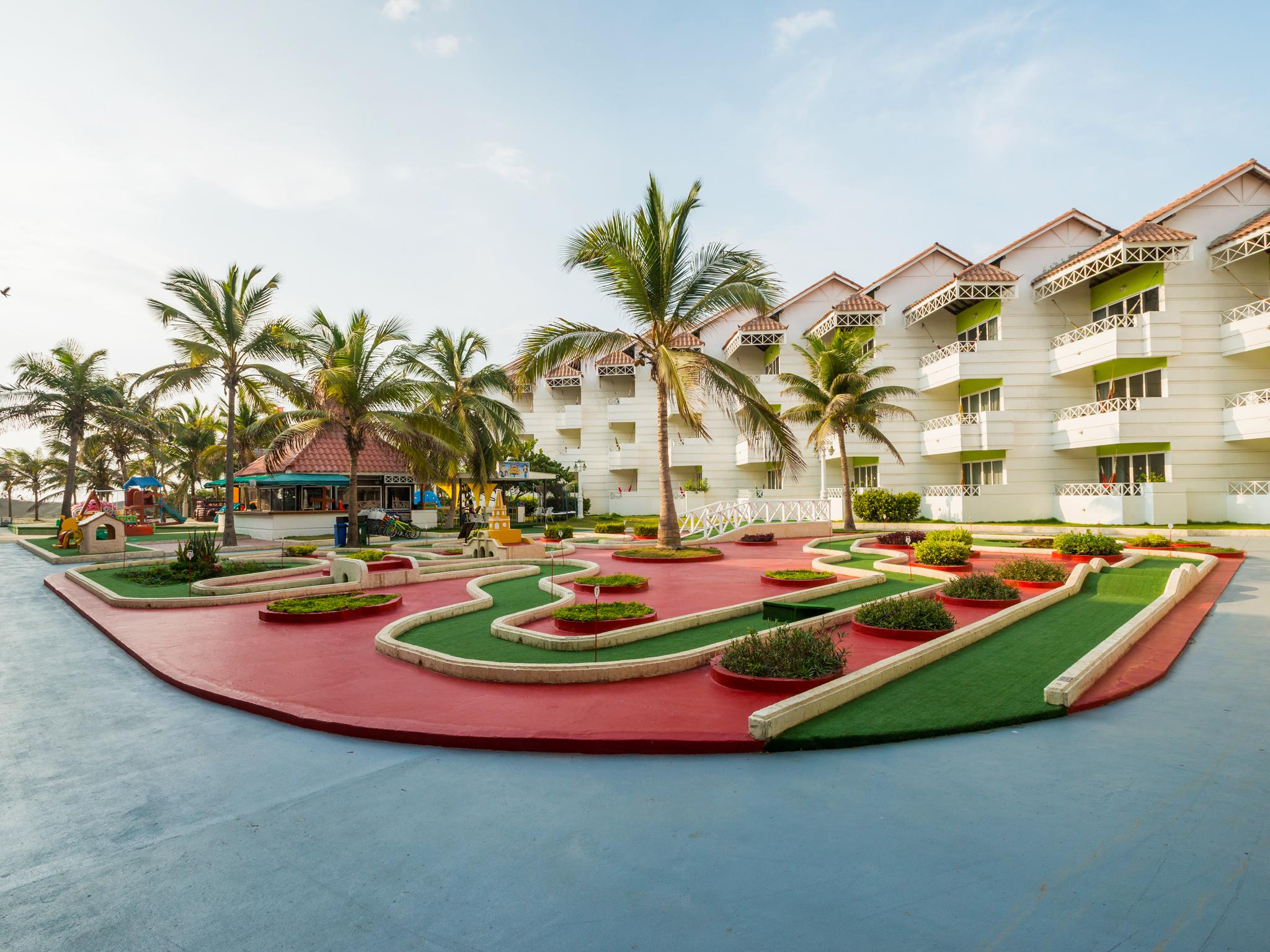Hotel Las Americas Casa De Playa Cartagena ภายนอก รูปภาพ Miniature golf at the Royal Palm Beach Hotel