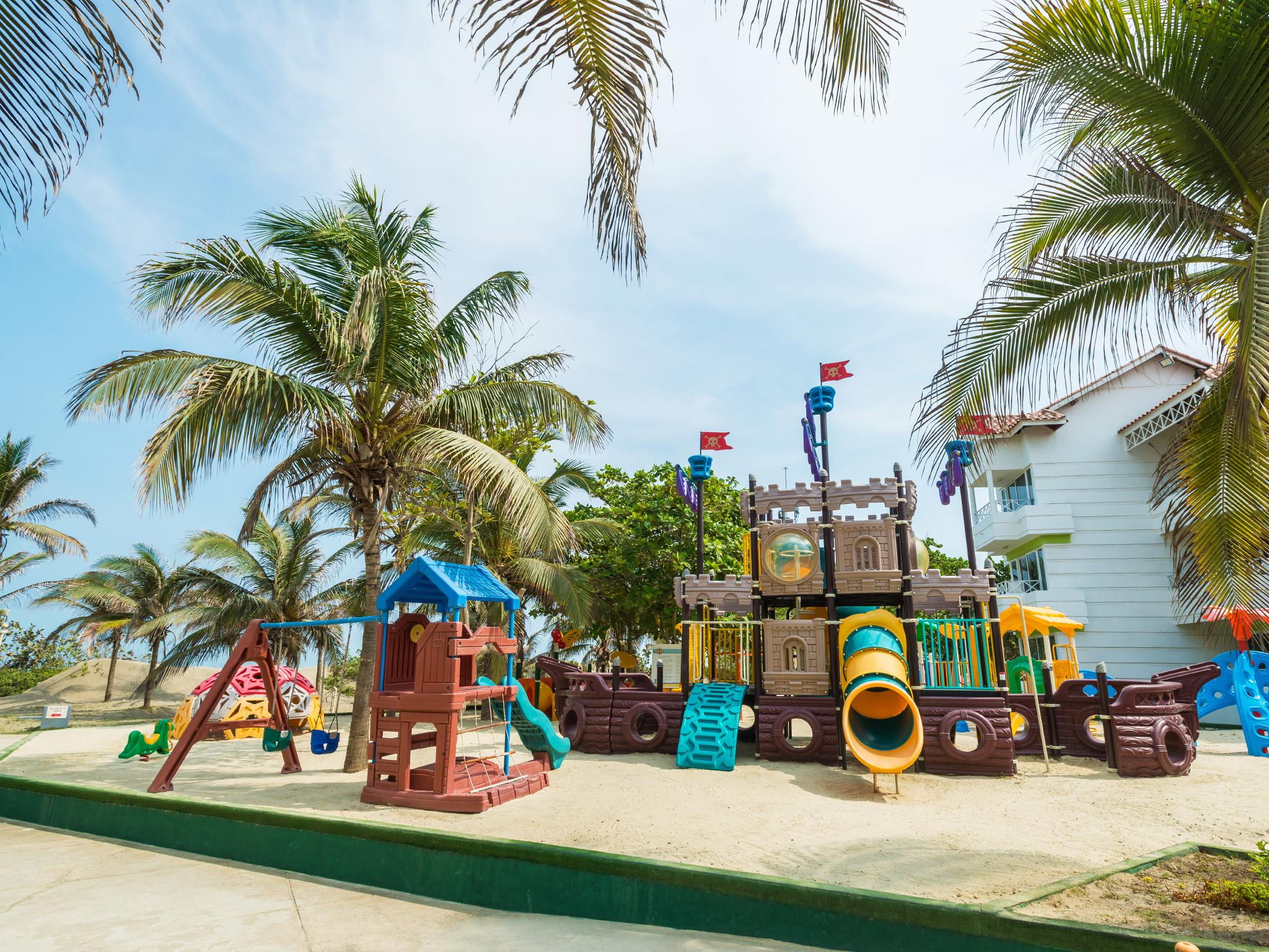 Hotel Las Americas Casa De Playa Cartagena ภายนอก รูปภาพ Playground at the resort