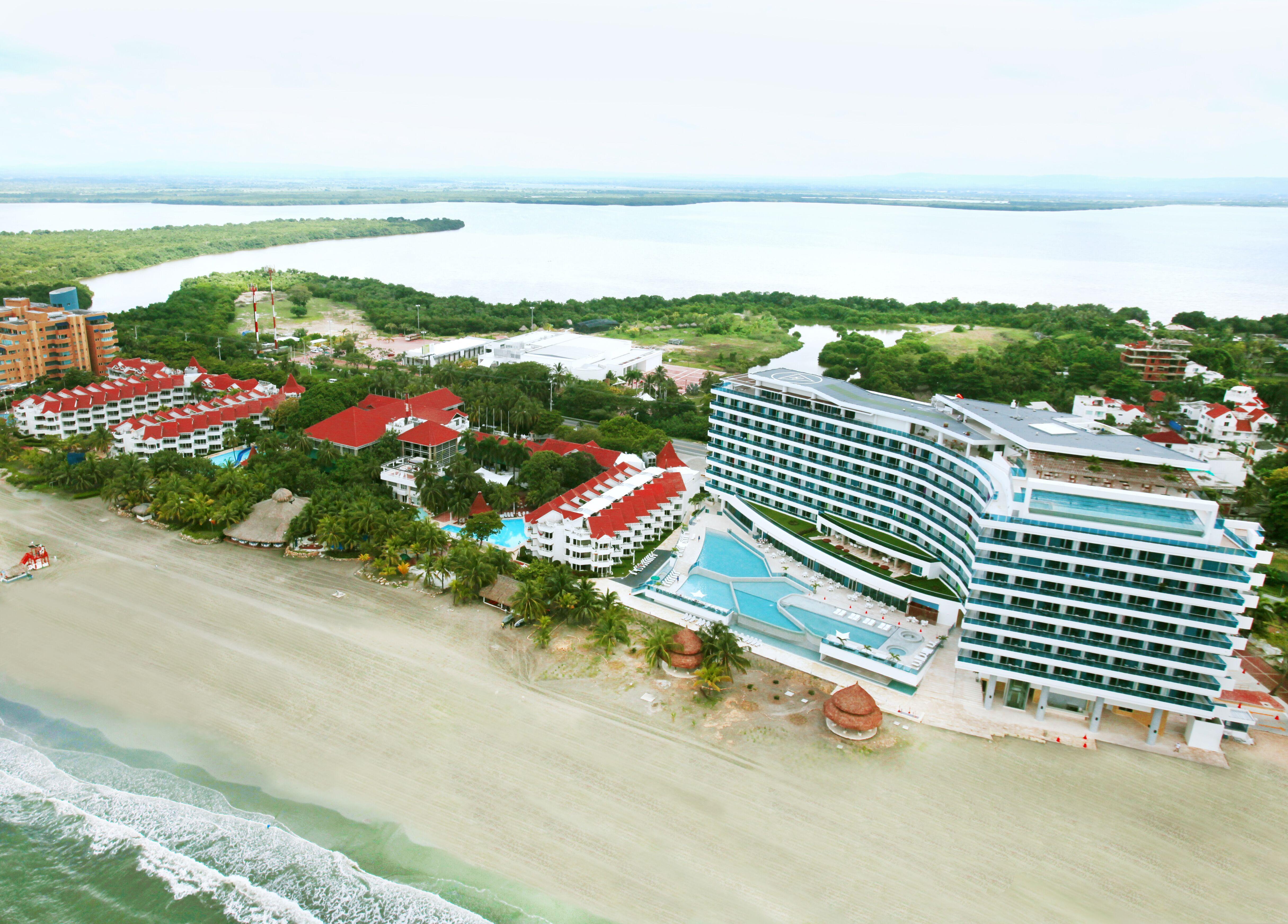 Hotel Las Americas Casa De Playa Cartagena ภายนอก รูปภาพ Aerial view of the resort