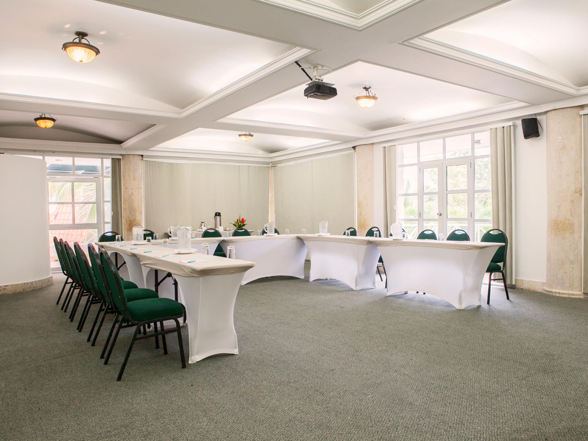 Hotel Las Americas Casa De Playa Cartagena ภายนอก รูปภาพ Meeting room