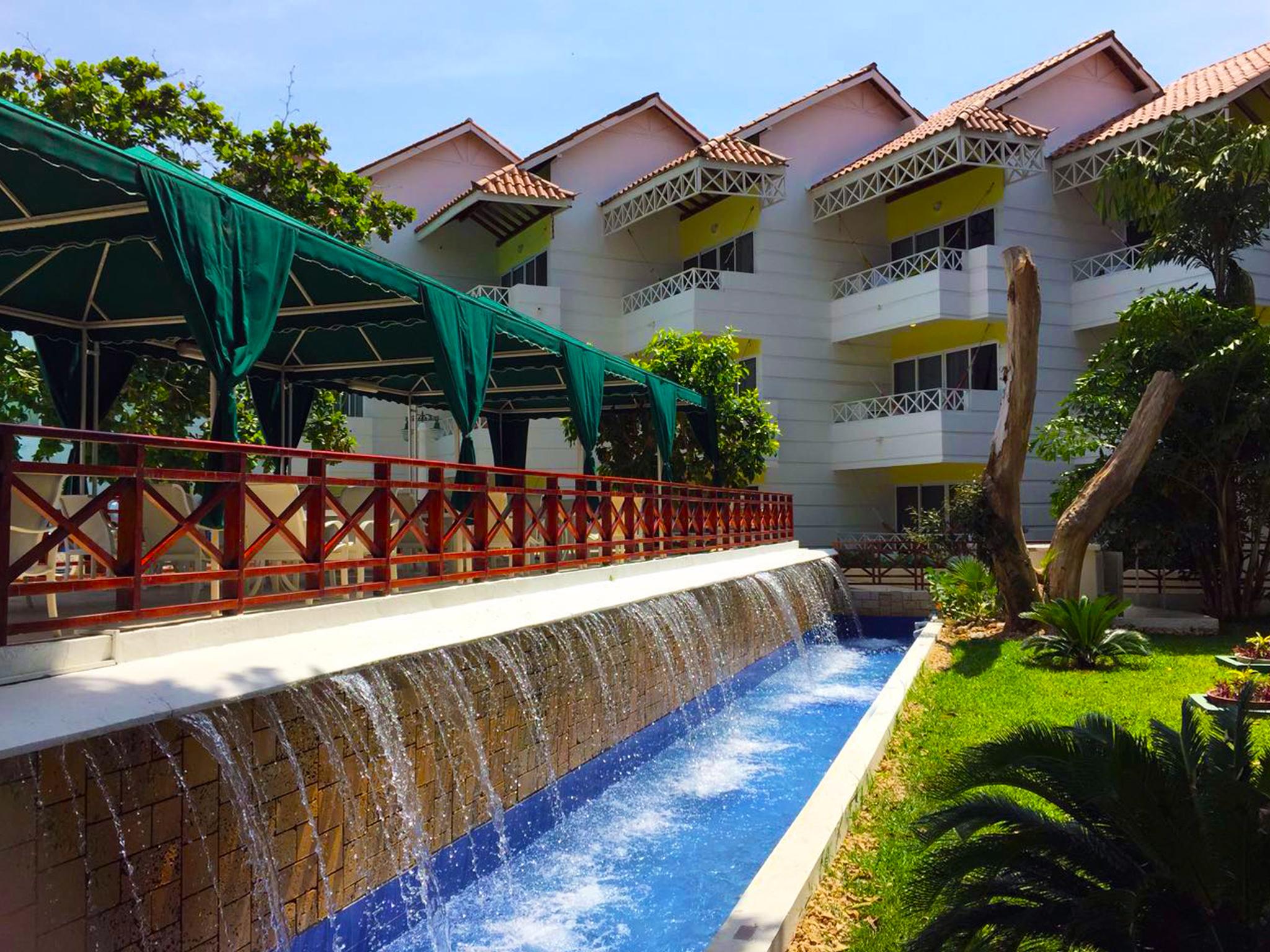 Hotel Las Americas Casa De Playa Cartagena ภายนอก รูปภาพ The resort's pool