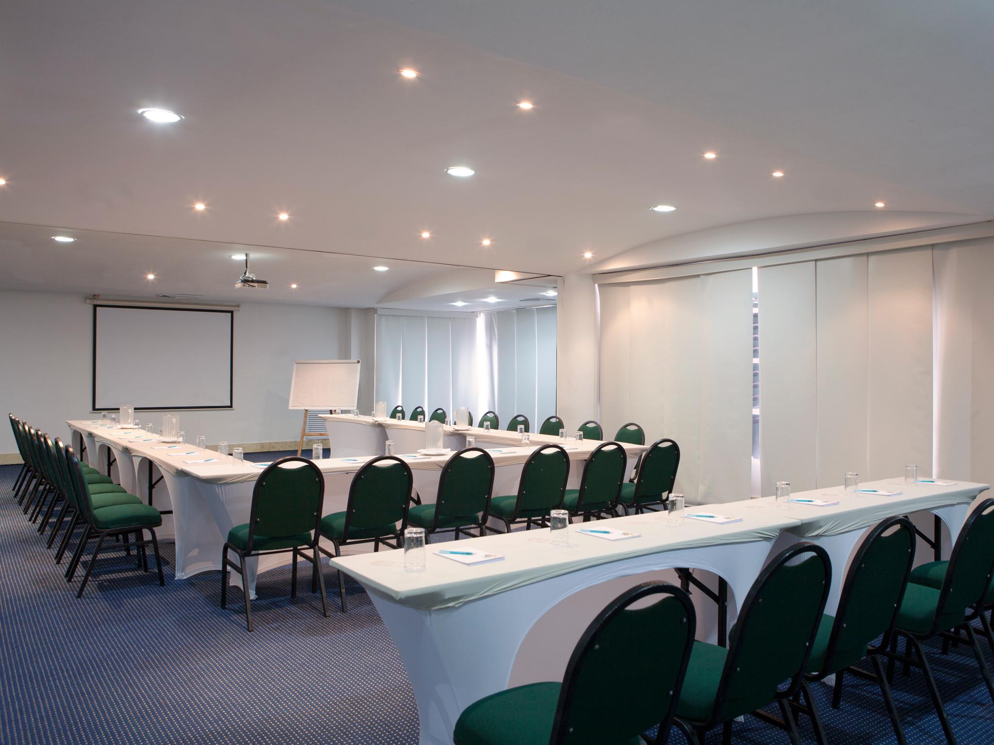 Hotel Las Americas Casa De Playa Cartagena ภายนอก รูปภาพ Meeting room