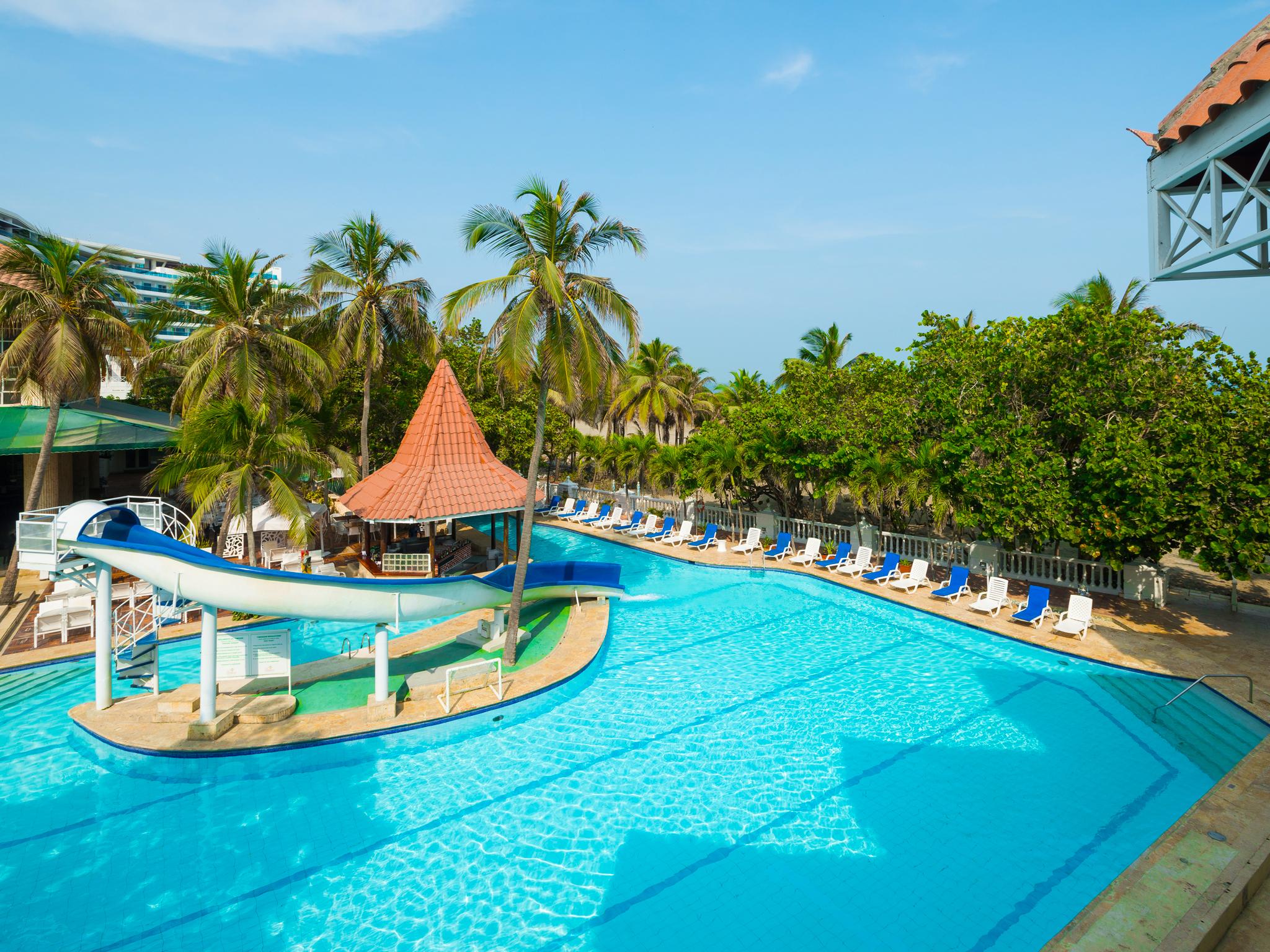 Hotel Las Americas Casa De Playa Cartagena ภายนอก รูปภาพ The swimming pool at the hotel