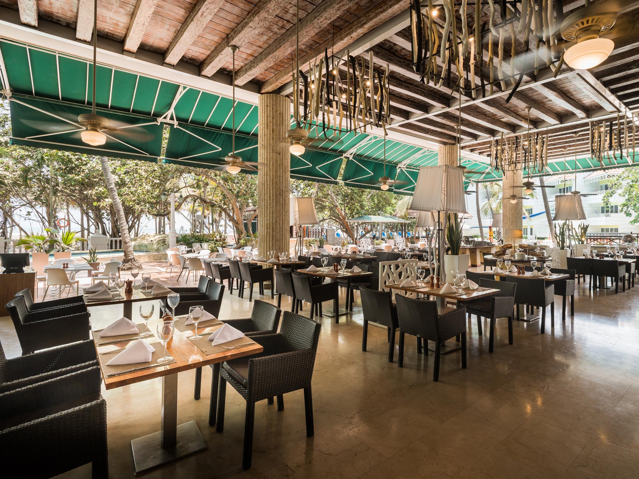 Hotel Las Americas Casa De Playa Cartagena ภายนอก รูปภาพ The interior of the restaurant