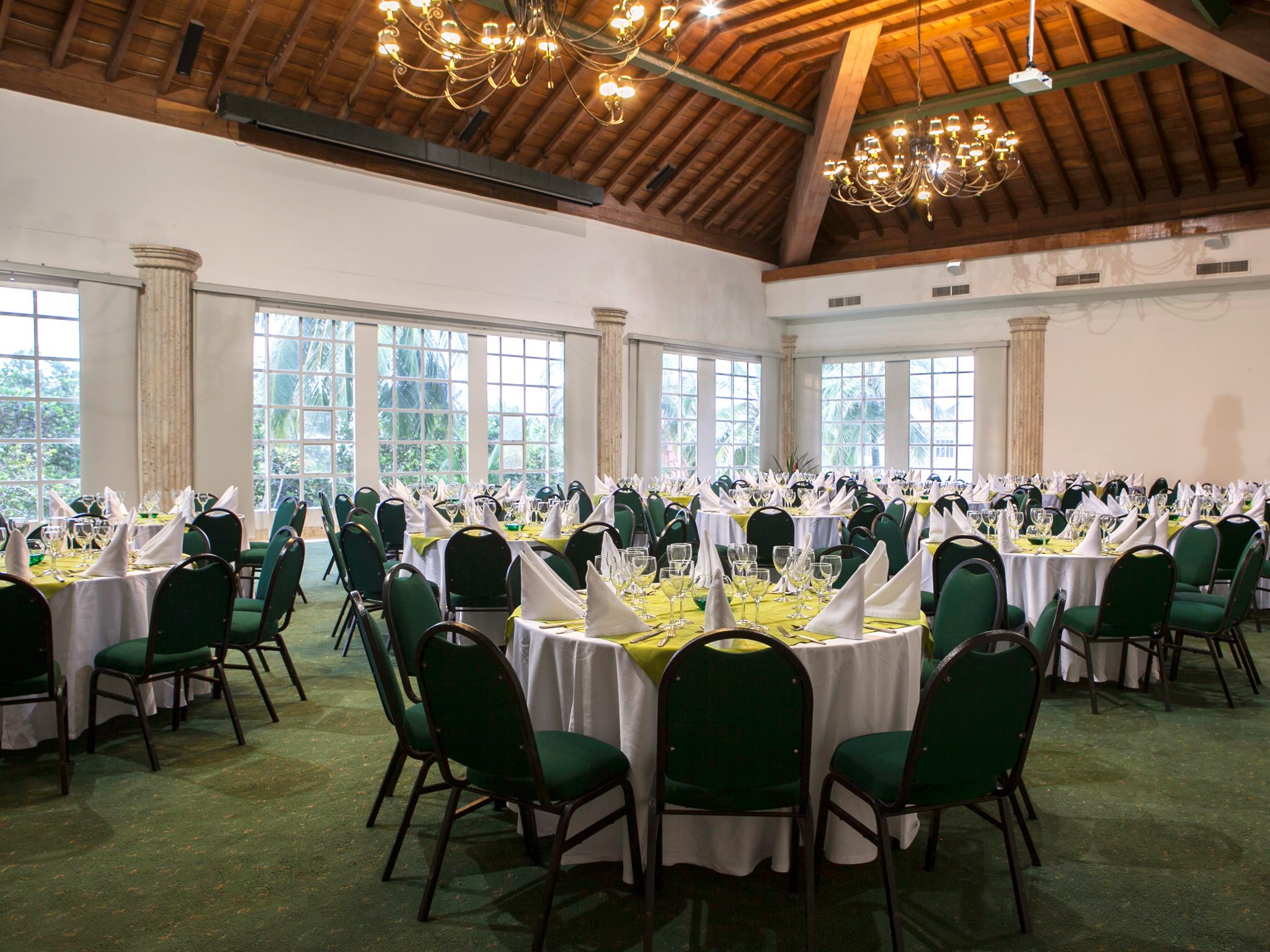 Hotel Las Americas Casa De Playa Cartagena ภายนอก รูปภาพ The interior of the clubhouse
