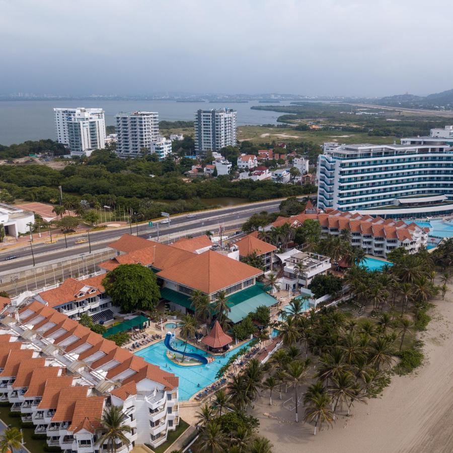Hotel Las Americas Casa De Playa Cartagena ภายนอก รูปภาพ Aerial view of the resort