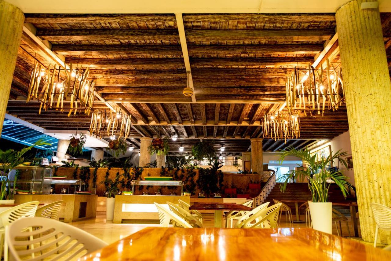 Hotel Las Americas Casa De Playa Cartagena ภายนอก รูปภาพ The lobby of the hotel