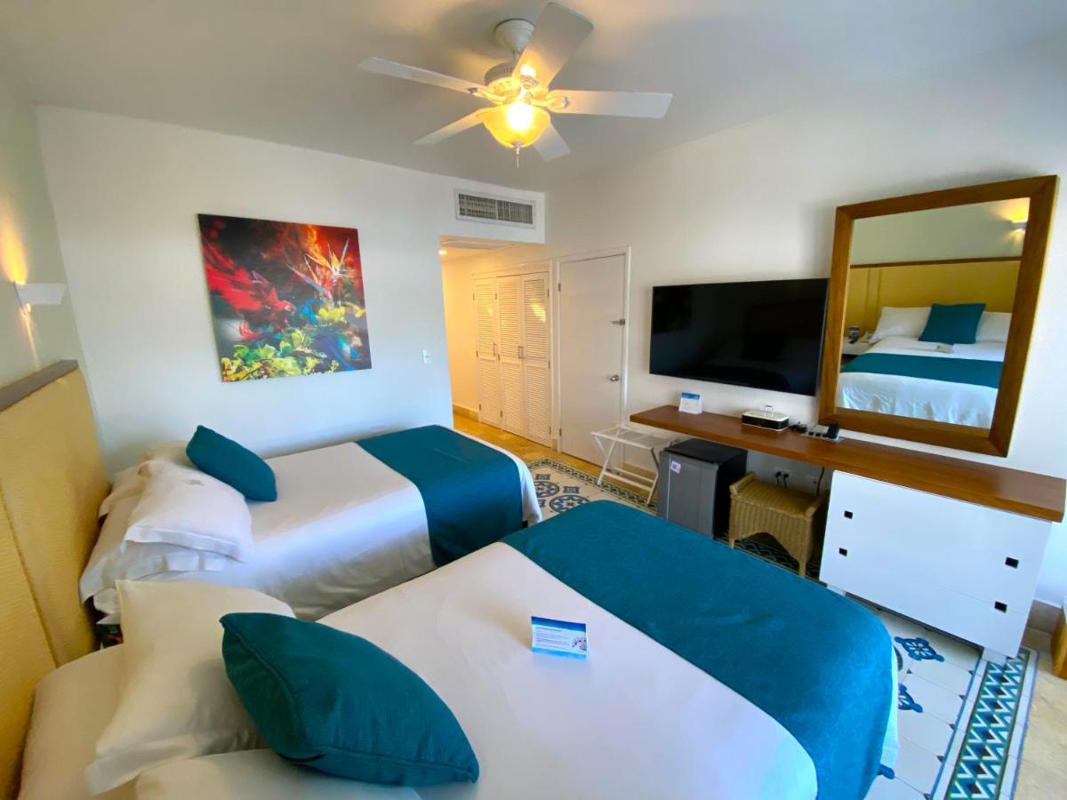 Hotel Las Americas Casa De Playa Cartagena ภายนอก รูปภาพ A room at the hotel