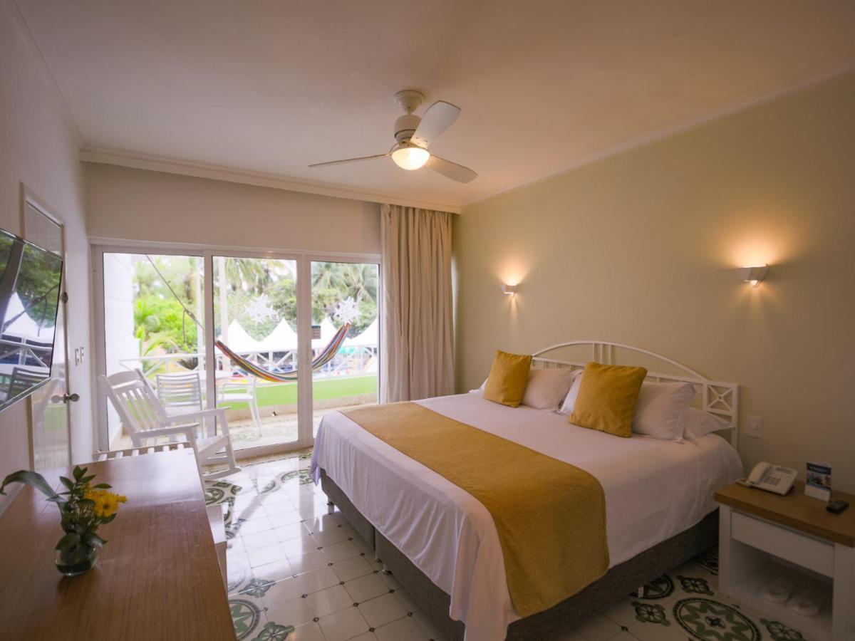 Hotel Las Americas Casa De Playa Cartagena ภายนอก รูปภาพ A bedroom at the hotel