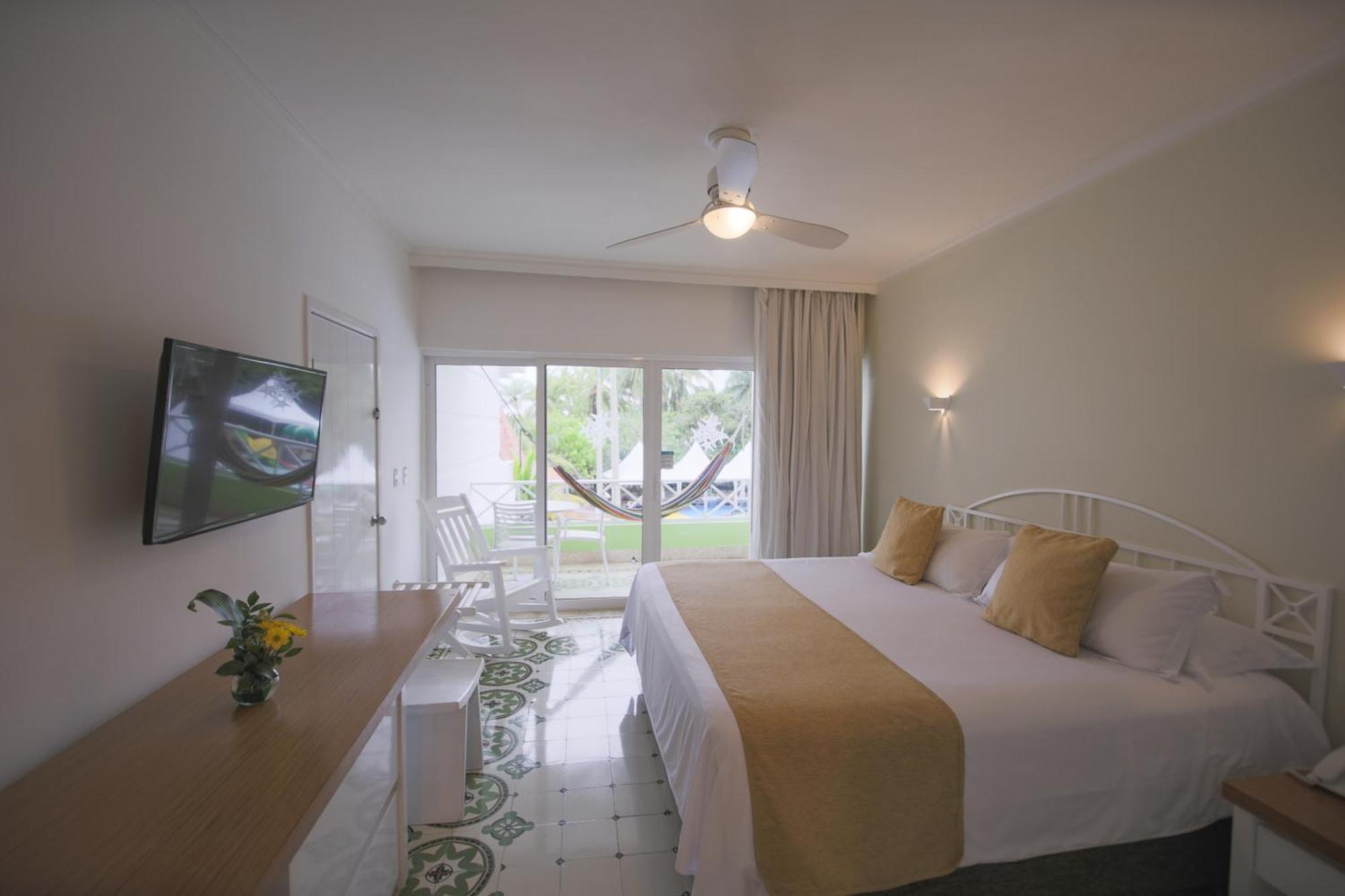 Hotel Las Americas Casa De Playa Cartagena ภายนอก รูปภาพ A room at the hotel